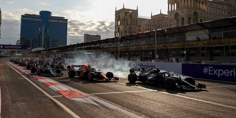 Gran victoria de ‘Checo’ Pérez en Bakú, su primera con Red Bull