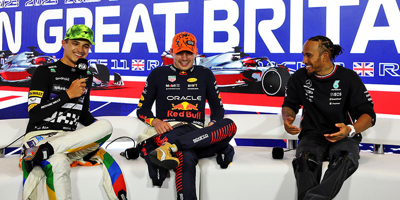 Verstappen gana en Silverstone