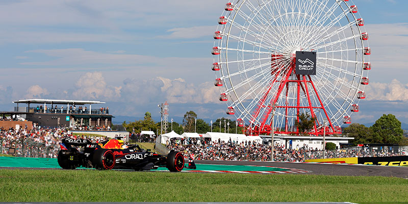 Verstappen gana la pole en Japón.