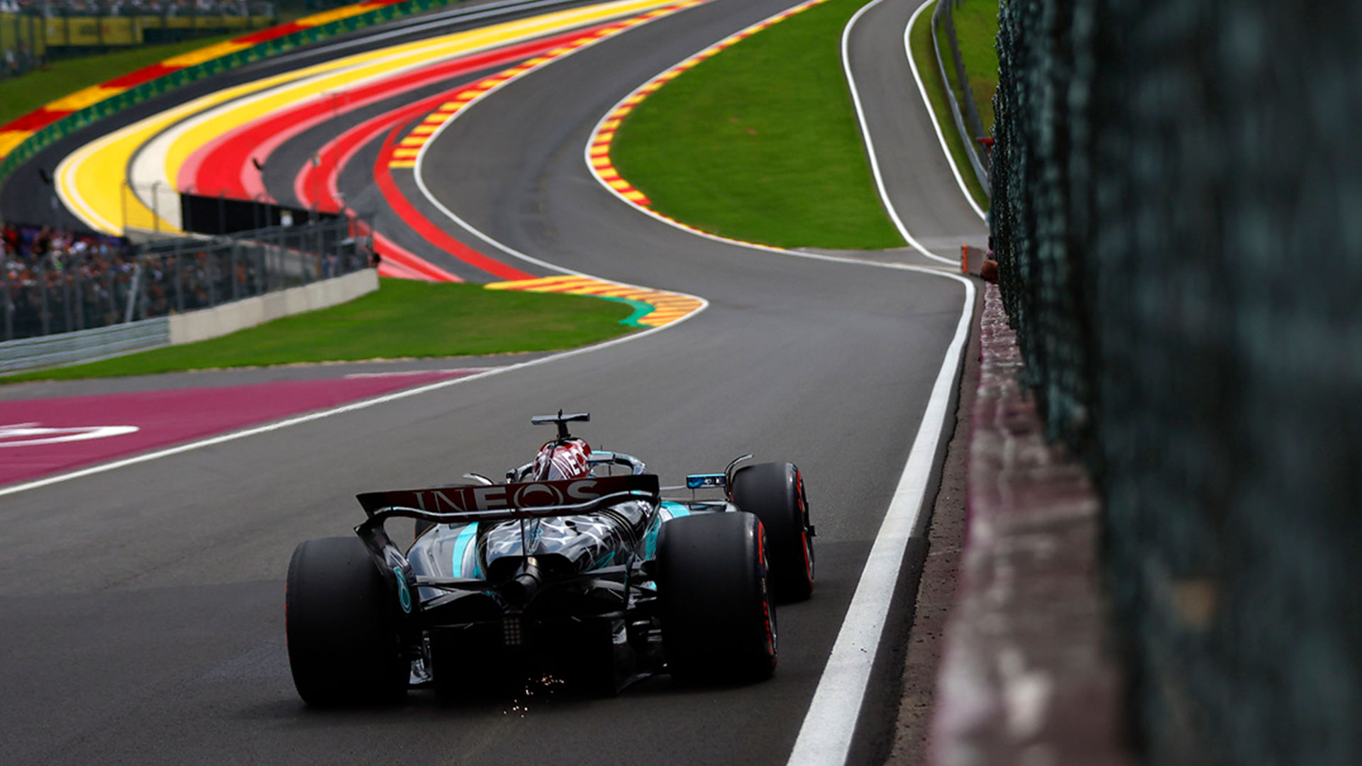 RUSSELL ES DESCALIFICADO EN SPA Y HAMILTON HEREDA LA VICTORIA